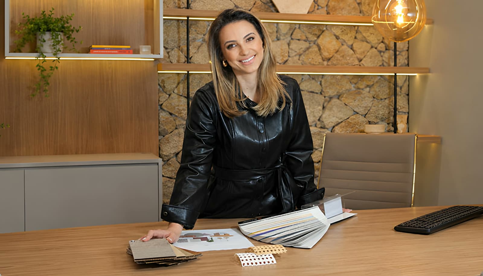 Franqueada fatura R$ 20 mil por mês operando Decor Colors de casa