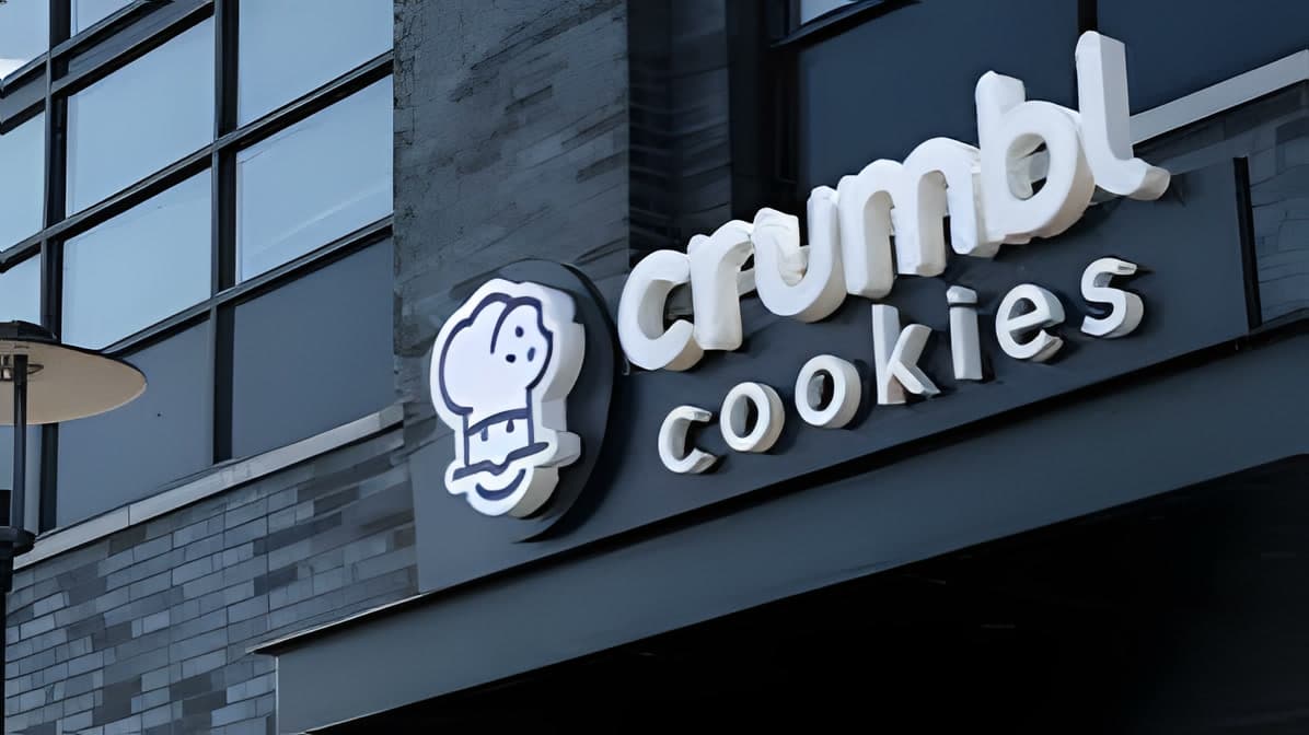 Crumbl admite queda de vendas e fecha dezenas de lojas em 2026