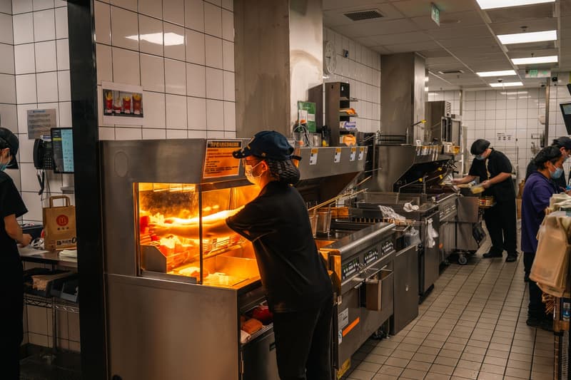 78% dos restaurantes misturam salão e entrega na mesma cozinha, comprimindo qualidade